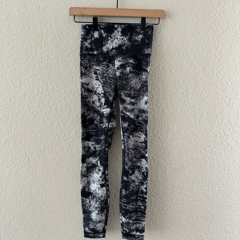 Lululemon Black and White Leggings Yoga Women's Size 4